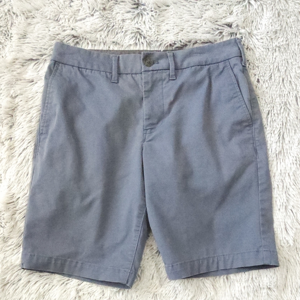 Express 10 inch Chino Slim at the Knee Shorts men's size 30